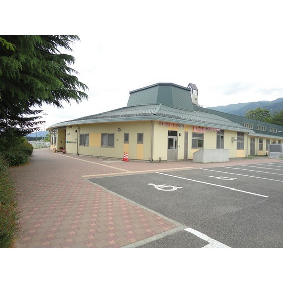 幼稚園・保育園　安曇野市立有明の森認定こども園（幼稚園・保育園）まで1306m