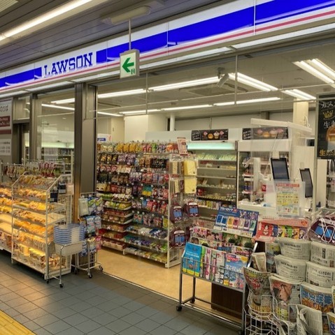 コンビニ　ローソン　HA　阪急蛍池店（コンビニ）まで607m
