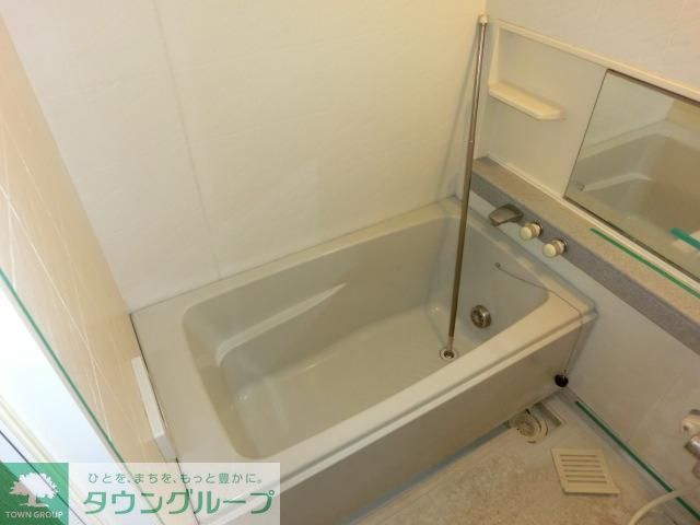 バス・シャワールーム　追い焚き付き浴室（クリーニング前）