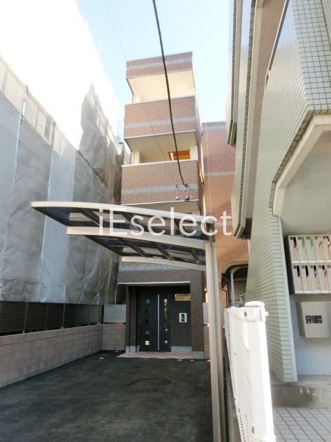 エントランス　閑静な住宅地に立地しております