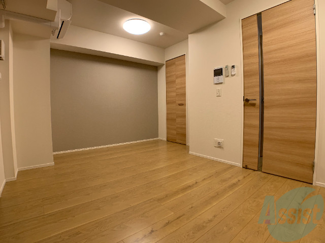 居室・リビング　８．２帖の洋室です。生活のメインとなる部屋ですね。