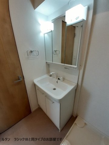 洗面設備　使いやすい洗面所です