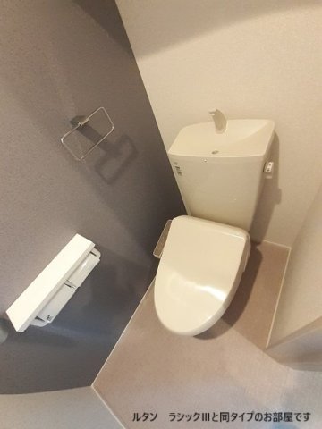 トイレ　落ち着いた色調のトイレです