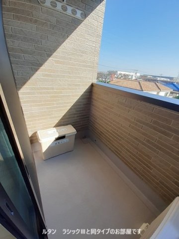 バルコニー　開放的で明るい空間を演出してくれるバルコニーです