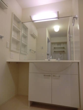 洗面設備　反転同タイプ