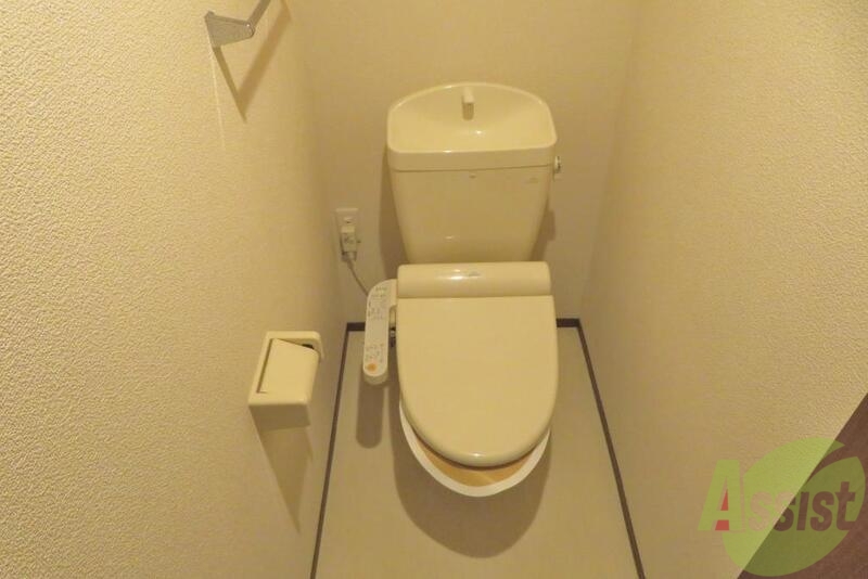 トイレ　トイレには温水付きであったかーい。