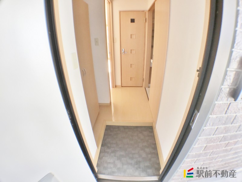 玄関　同建物別部屋写真