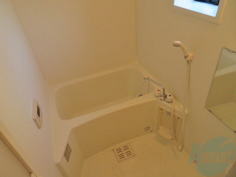 バス・シャワールーム　お風呂は日々の疲れをリフレッシュできる広さがありますね。