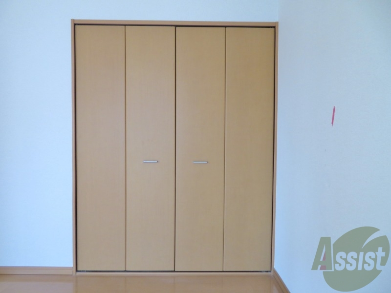 収納　洋室にある収納スペースは十分な広さがあると思います。