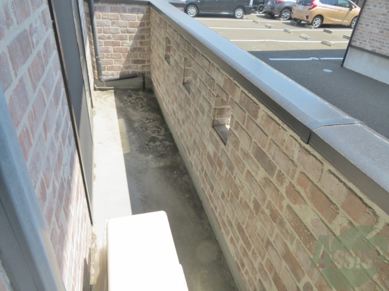 バルコニー　このバルコニースペースは洗濯物も問題なく干せそうですね。