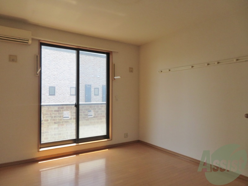 居室・リビング　陽当たりが良く、広々として過ごしやすそうです。