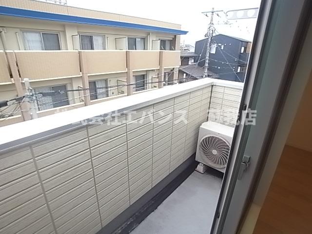 バルコニー　開放的で明るい空間を演出してくれるバルコニーです