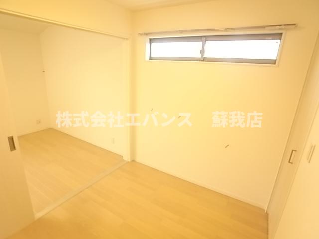 その他部屋・スペース　落ち着いて過ごせるお部屋なので、寝室にいかがでしょうか