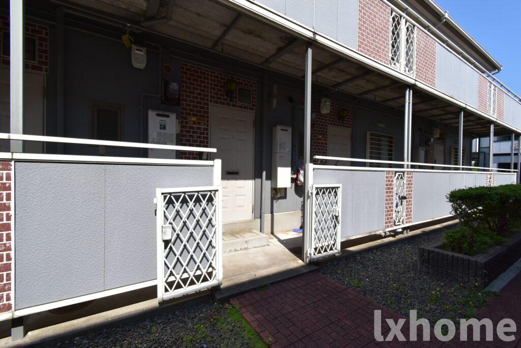 エントランス　落ち着いたエントランスです