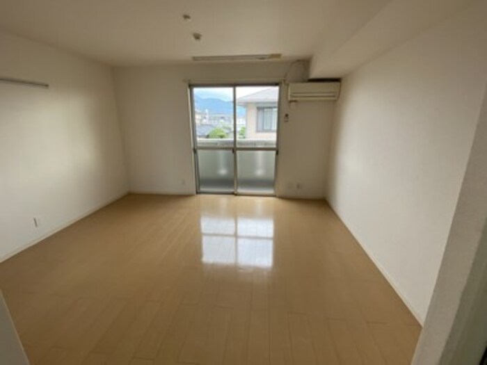 居室・リビング　【メゾンセレナ】202 LDK