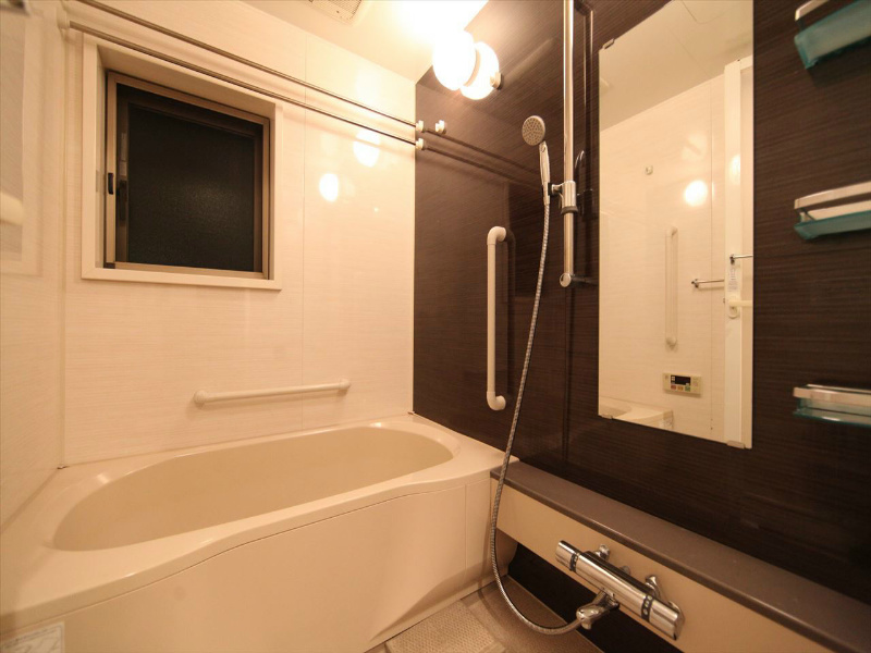 バス・シャワールーム　追い焚き　浴室暖房乾燥機　24時間換気　オートバス　窓付