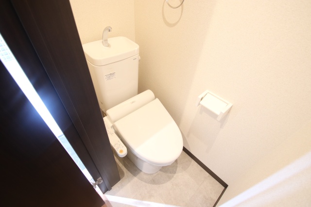 トイレ　※別室の参考写真の為、現況優先です。