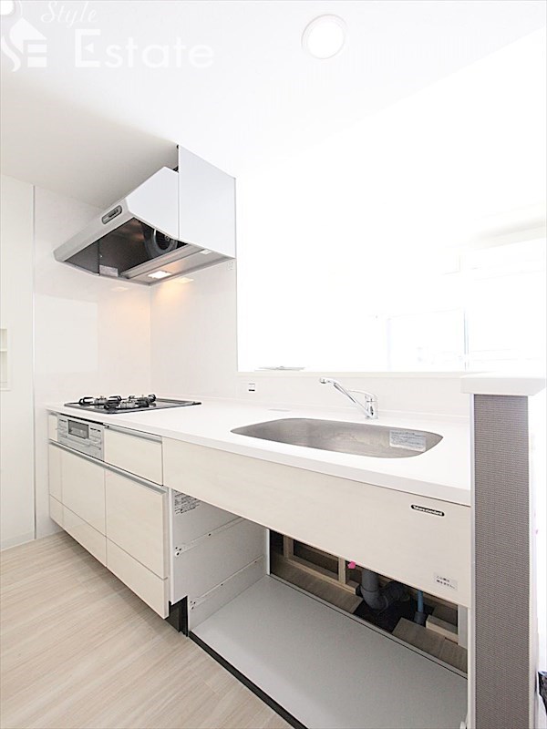 キッチン　システムキッチン（3口コンロ）建設中