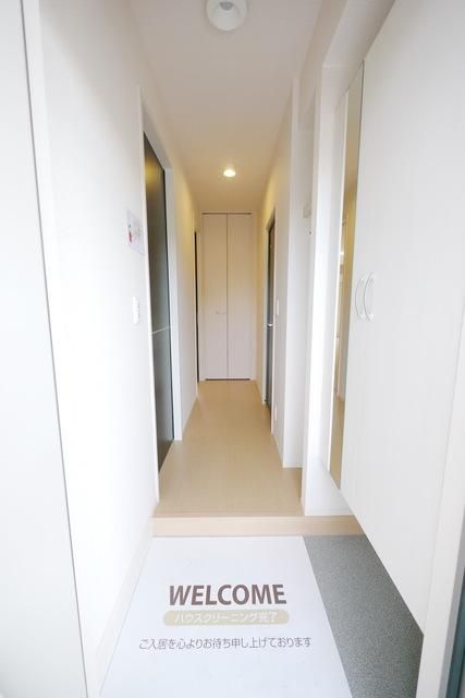 玄関　※類似タイプによる完成イメージです。