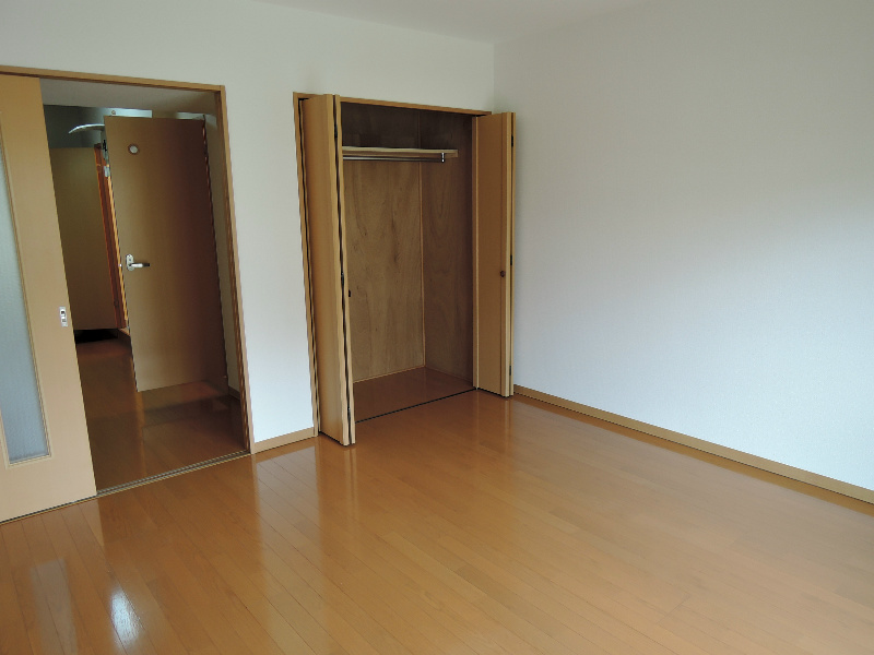 居室・リビング　クローゼットがありすっきり収納できます！