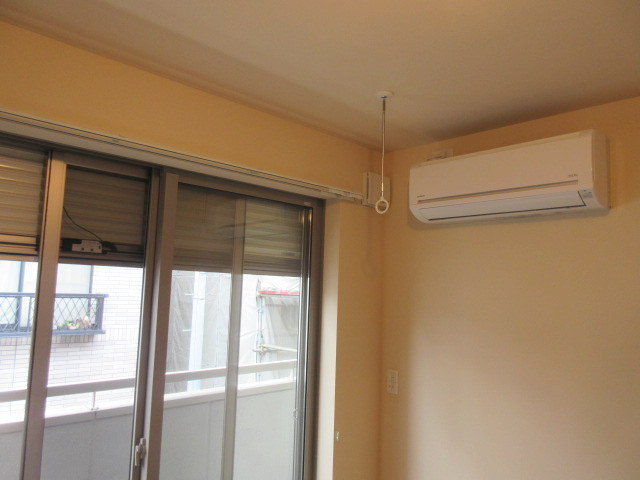 その他設備　★防犯シャッター★室内干し可能のフック付き★エアコン★