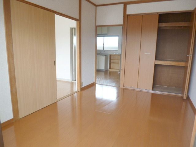 居室・リビング　★収納も充実したお部屋です★