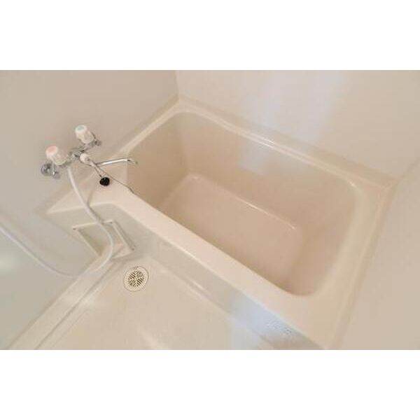 バス・シャワールーム　落ち着いた空間のお風呂です