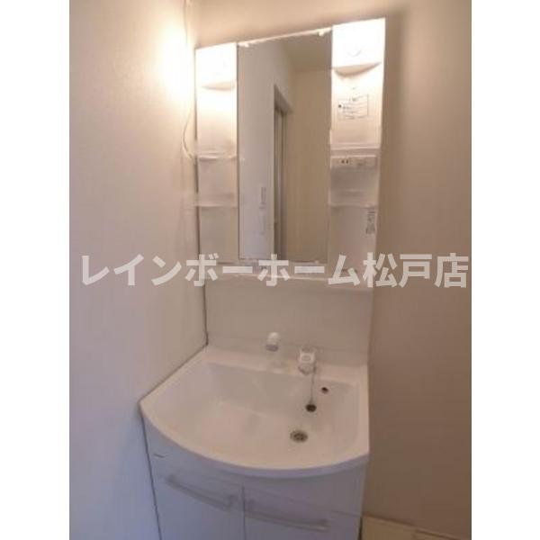 洗面設備　使いやすい洗面所です