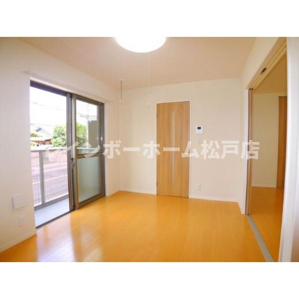 居室・リビング　ゆったり過ごせる居間です