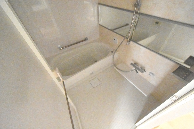 バス・シャワールーム　浴室乾燥機付きで便利です！