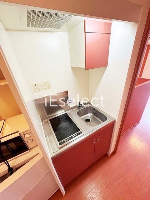 キッチン　IHコンロ付きのシステムキッチン