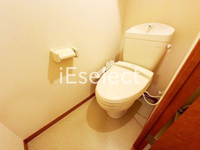 トイレ　温水洗浄便座付きのトイレ