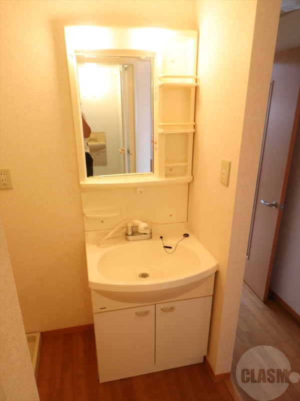 洗面設備　シャンプードレッサー付き洗面台