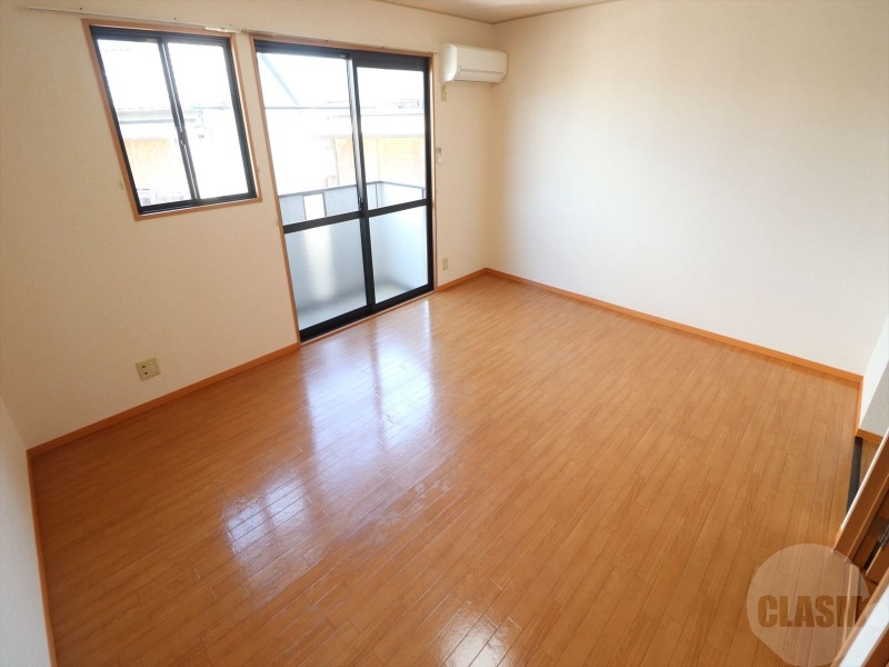 居室・リビング　１０．５帖の広々とした洋室です