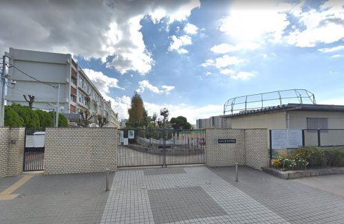 中学校　尼崎市立中央中学校（中学校）まで1518m