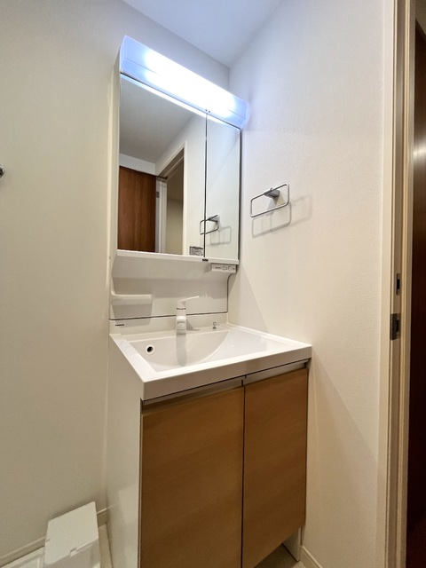 洗面設備　☆全面鏡で使いやすい独立洗面化粧台☆