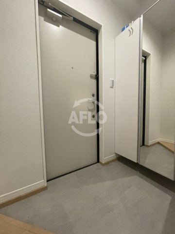 玄関　マノワール今里　玄関