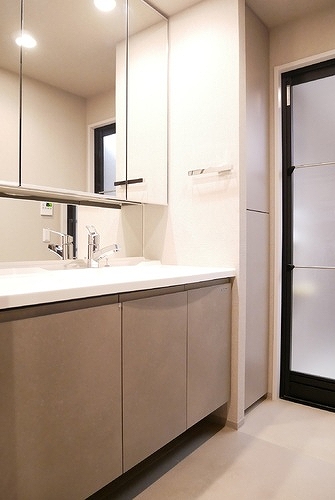 洗面設備　三面鏡付き洗面化粧台　※内装工事前