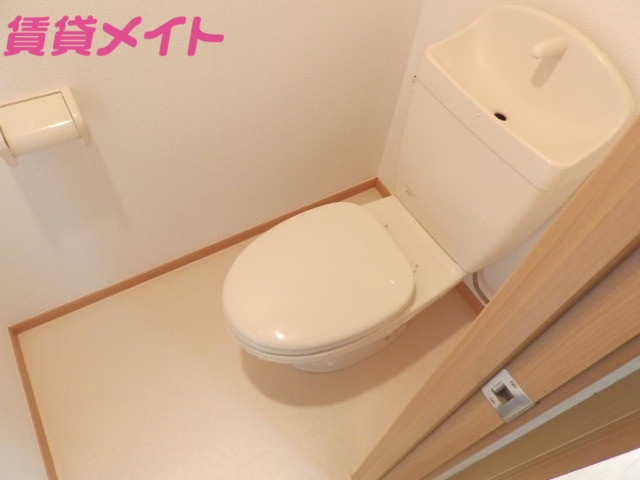 トイレ　同型参考写真です。