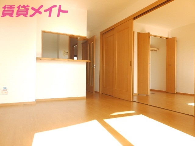 居室・リビング　同型参考写真です。