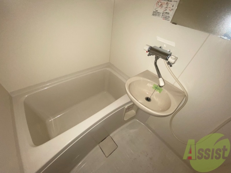 バス・シャワールーム　１人暮らしにはピッタリのサイズ感ですね！