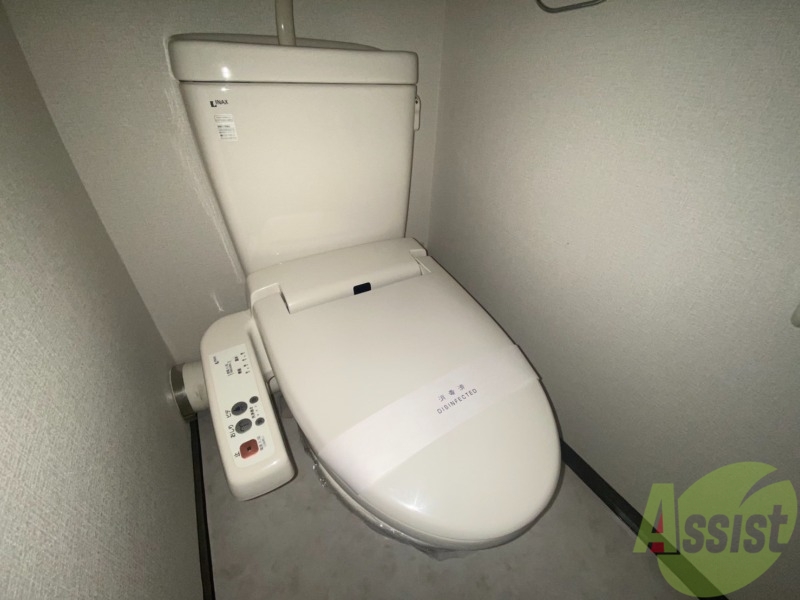 トイレ　嬉しいウォシュレット機能付きです。シャワートイレは便利ですね