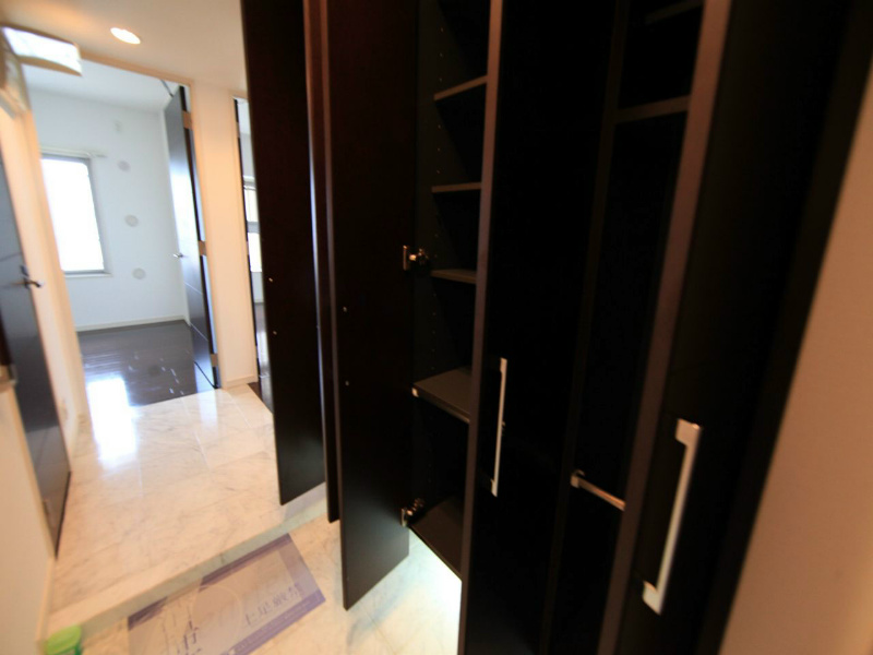 玄関　玄関　シューズボックス（収納充実してます）