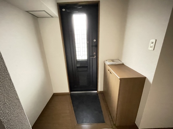 玄関　※他の号室の写真になります。