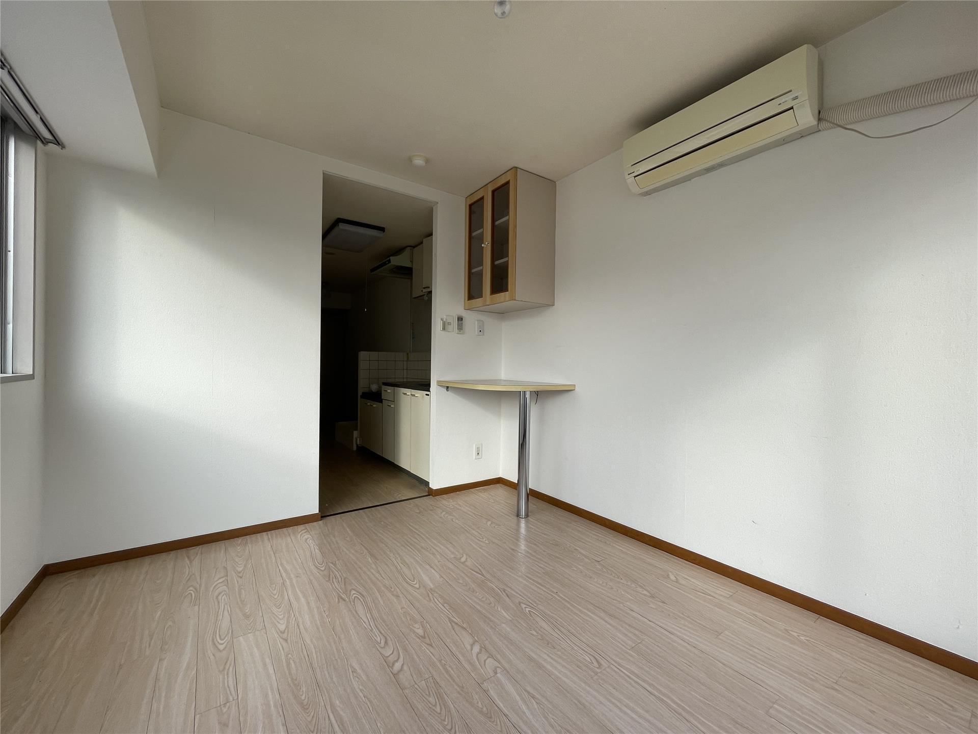 居室・リビング　６帖の洋室です