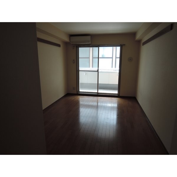 居室・リビング　日当たり良好です。