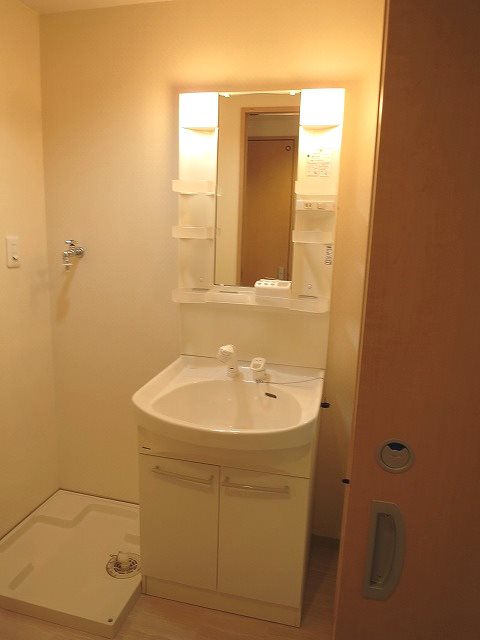 洗面設備　類似タイプ参考写真掲載。