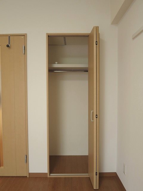 収納　類似タイプ参考写真掲載。