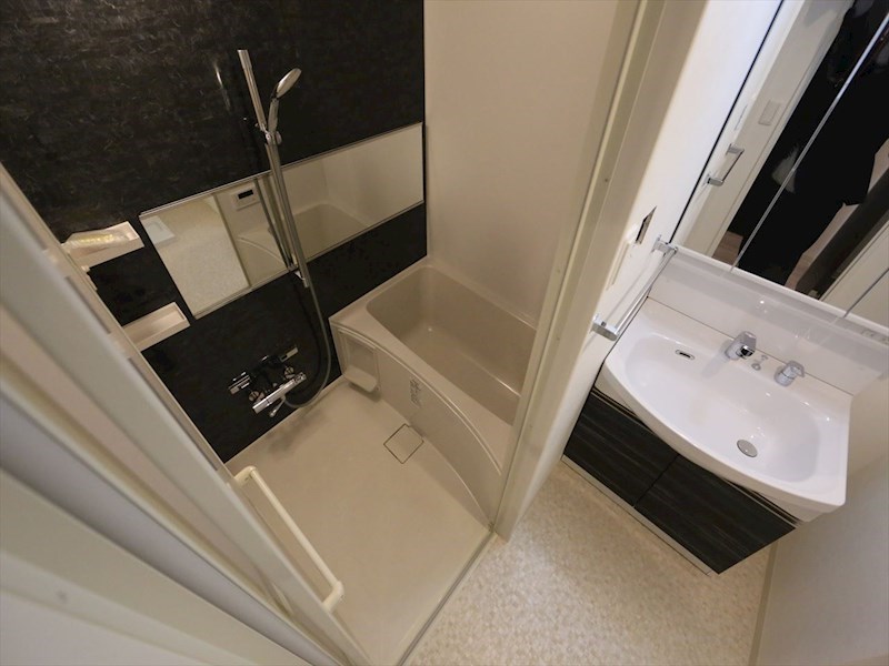 バス・シャワールーム　浴室暖房乾燥機付　追い焚き・オートバス機能付お風呂