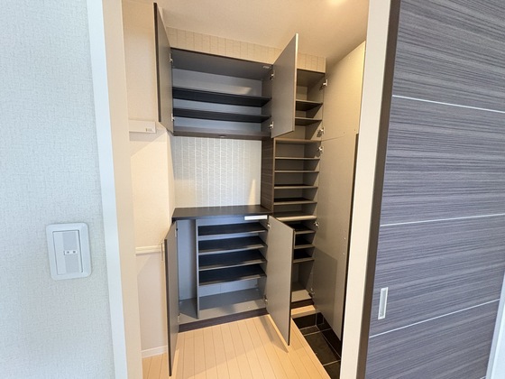 玄関　※別部屋の写真です